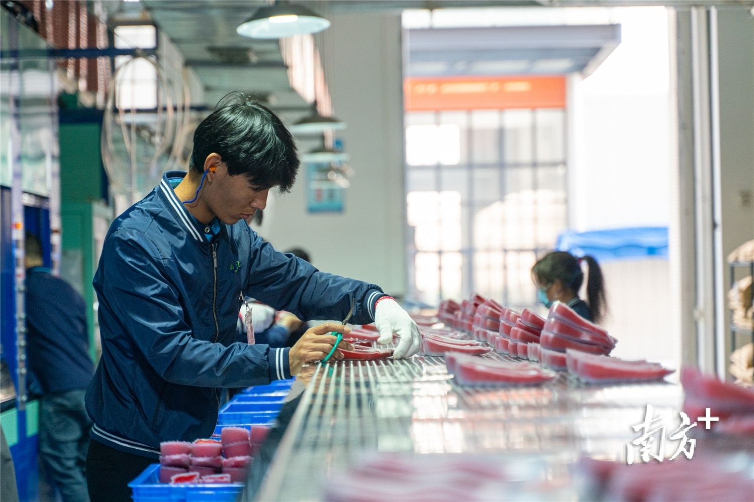 东莞海瑞斯新材料科技有限公司生产超临界流体发泡为核心基础所研制的新材料制品。 东莞海瑞斯新材料科技有限公司生产超临界流体发泡为核心基础所研制的新材料制品。