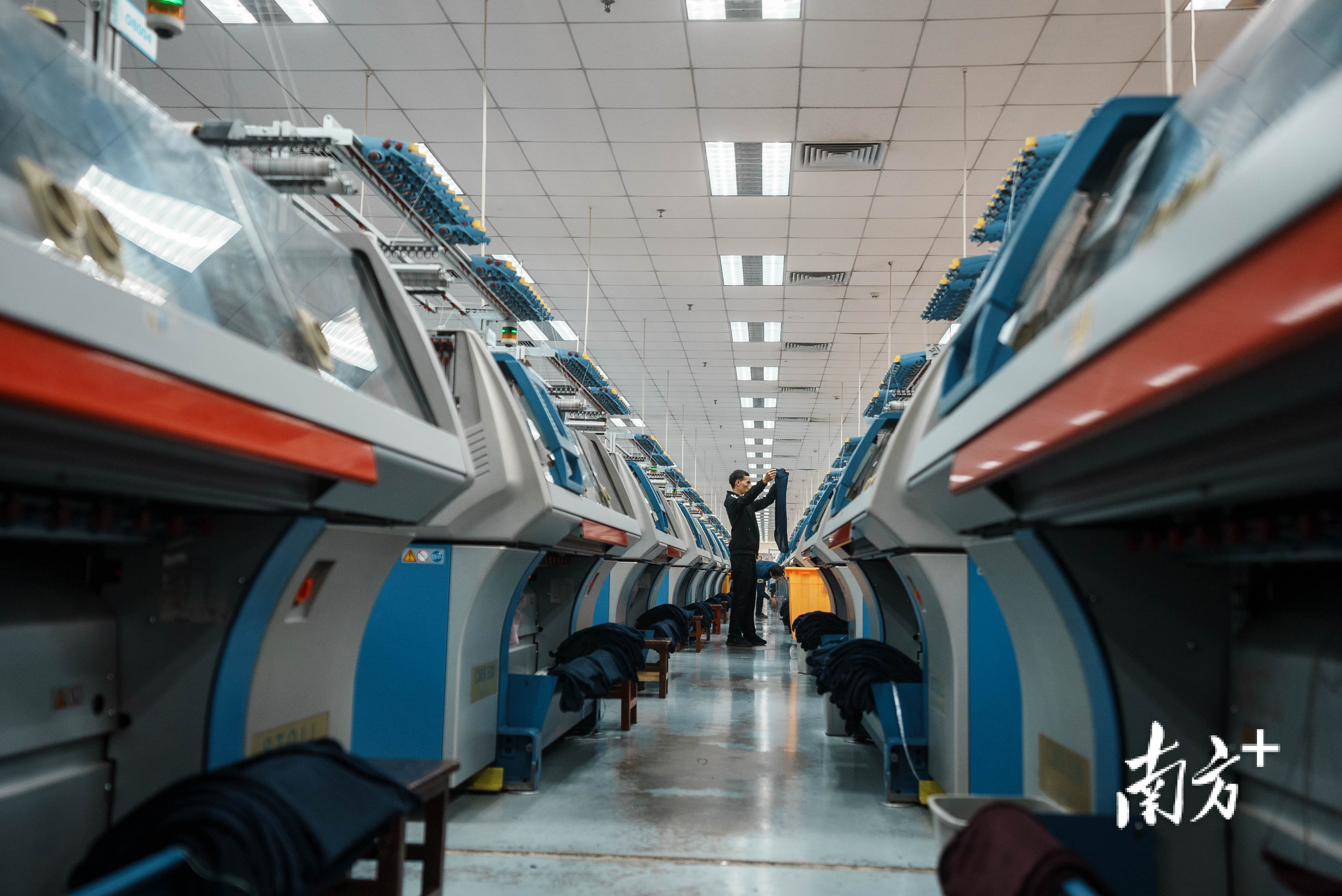 南旋集团自动化生产车间。 南旋集团自动化生产车间。