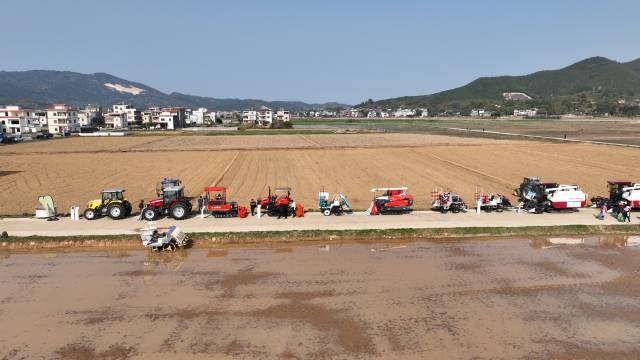   机械化助力春耕备耕