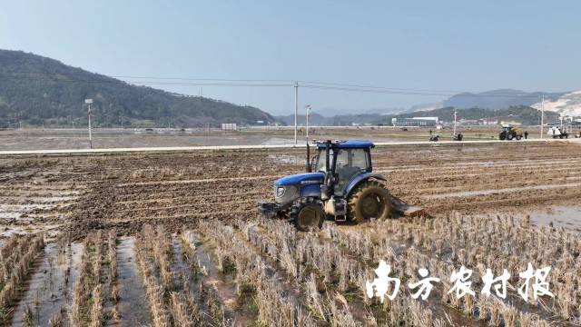 高标准农田建设带动农业机械化发展