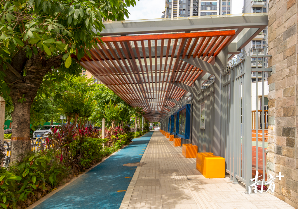 海旺学校增设风雨连廊。