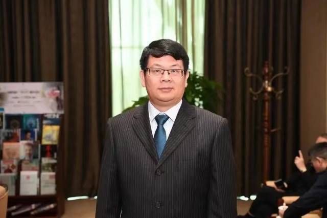 全国政协委员、民建广东省委会副主委、广东财经大学法学院院长鲁晓明