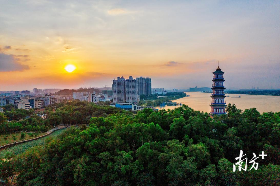 高明区去年经济总量突破千亿元大关，并获2022年度佛山经济高质量发展贡献奖第一名。资料图片