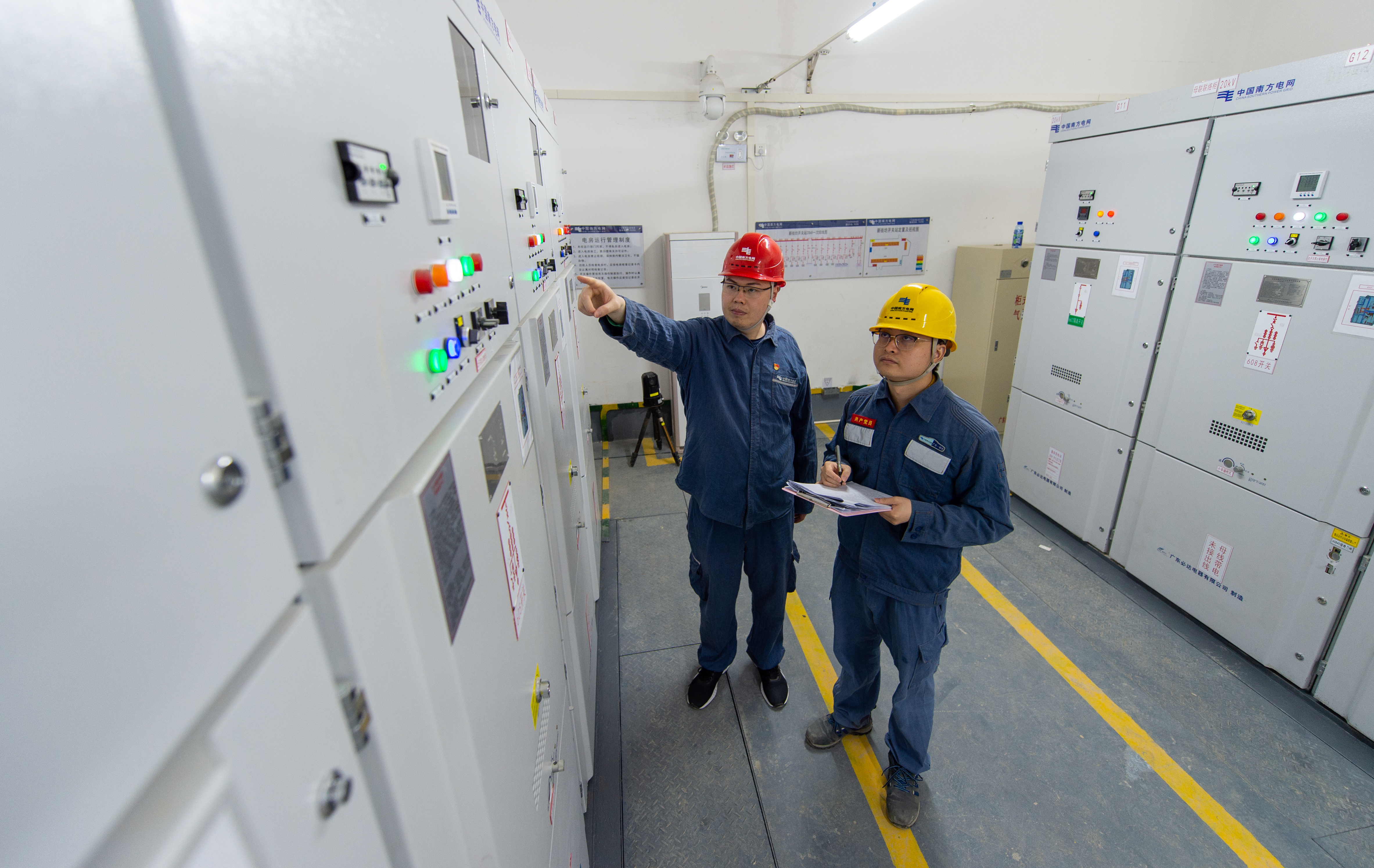 2月27日，“澳门新街坊”配套电源项目投产送电。