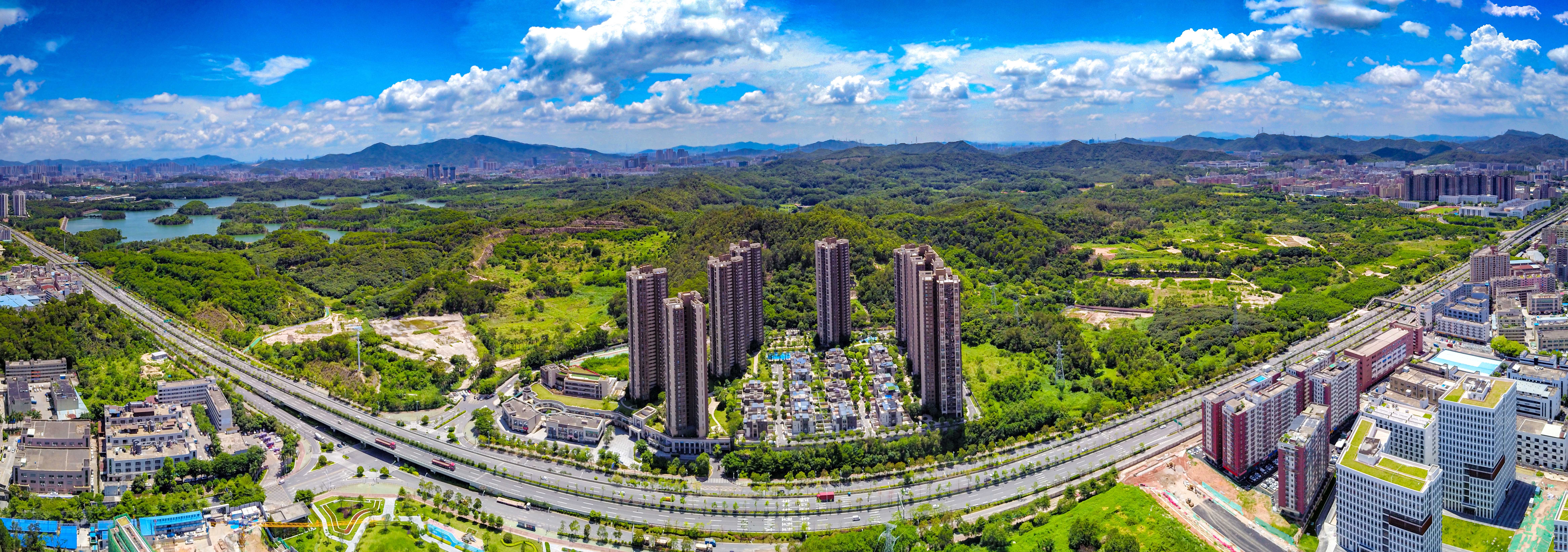 龙华区九龙山数字城。周志成 摄 龙华区九龙山数字城。周志成 摄