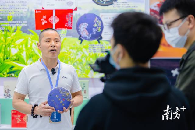 广东齐民农林科技有限责任公司展位负责人黄弟。