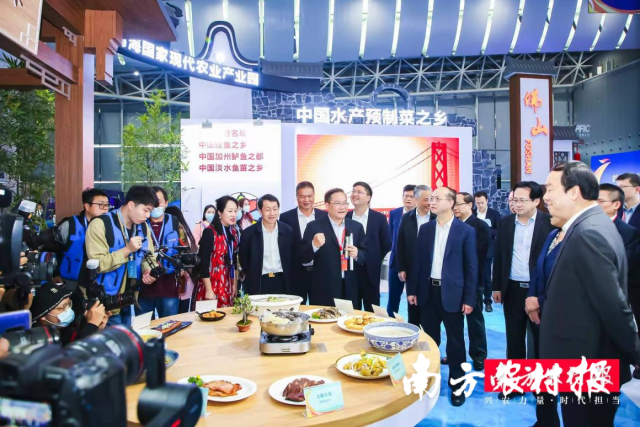 参展单位讲解预制菜产品