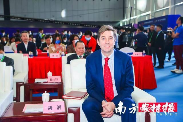 胡润百富董事长兼首席调研官胡润出席会议  