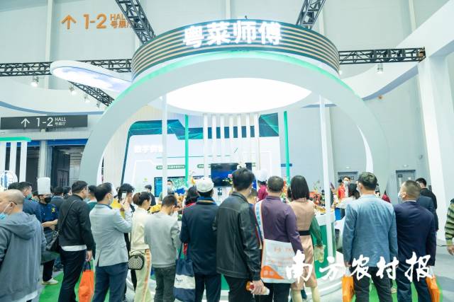 粤菜师傅展台周边人气爆满