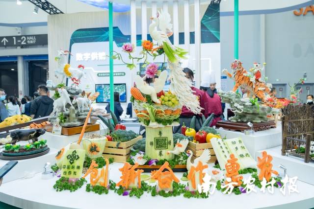 粤菜师傅雕饰的菜品惟妙惟肖