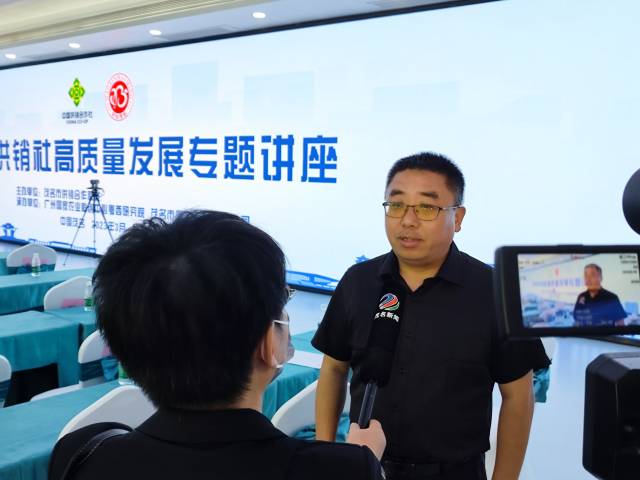 广州国家农业科创中心主任刘玉涛接受电视台采访