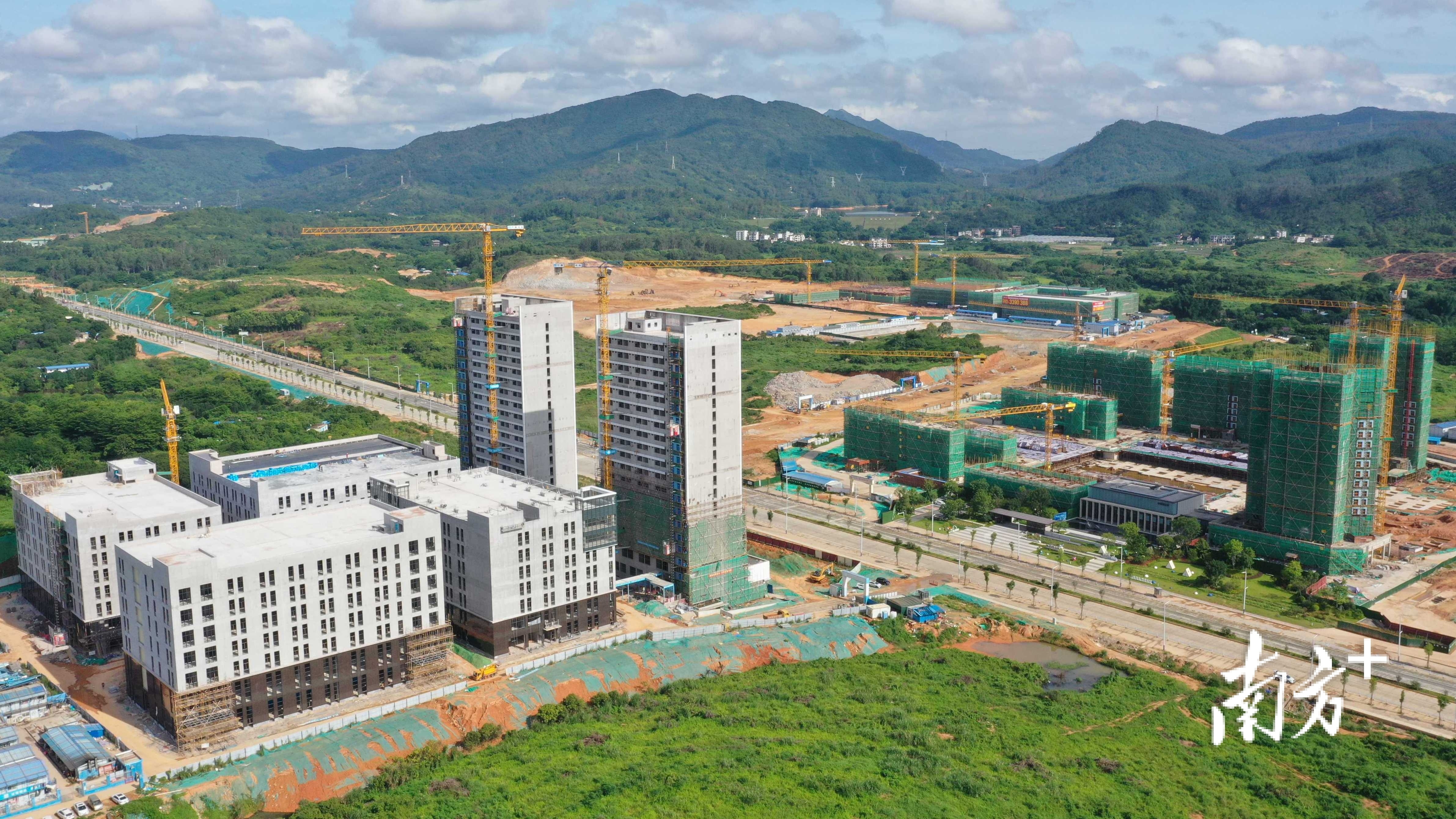 建设中的惠阳区象岭智慧科技产业园。 建设中的惠阳区象岭智慧科技产业园。