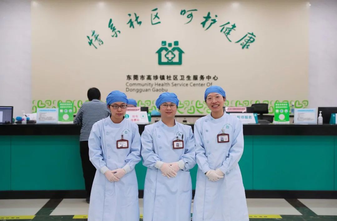 救人护士魏艳红、钟佩恩、李淑娟（从左至右）