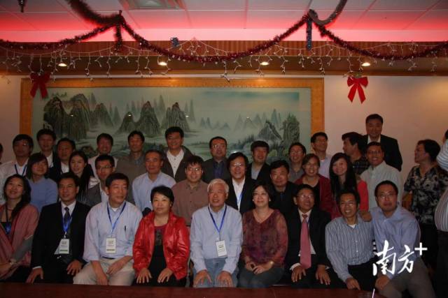 马淑萍与华人种业科学家企业家合影。  受访者供图