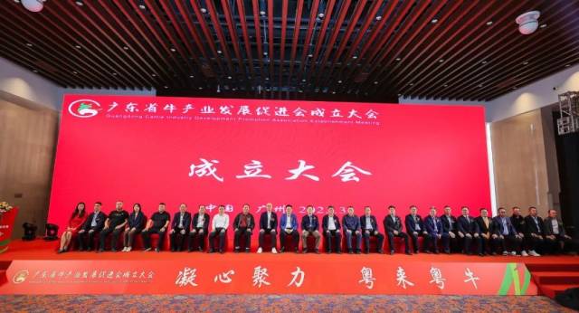 领导和嘉宾合影