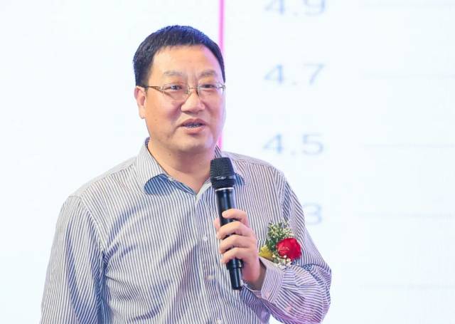 广东省农业科学院动物卫生研究所王刚研究员做《广东省肉牛产业信息与经济》专题讲座