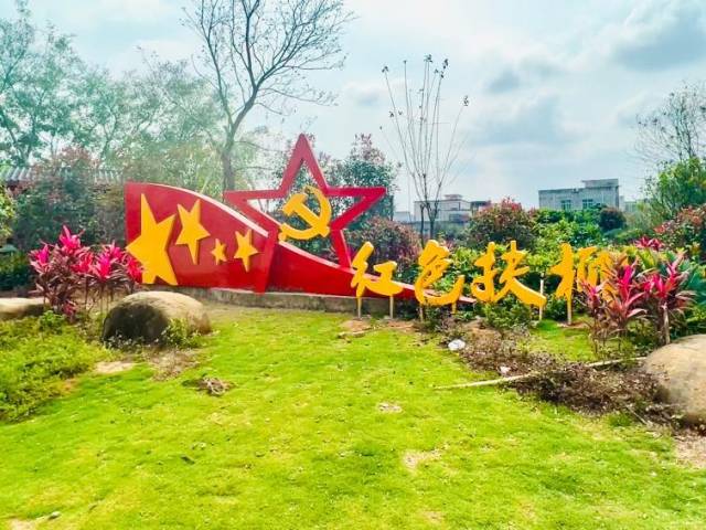 扶柳村大力推进“四小园”建设，村容村貌焕然一新。