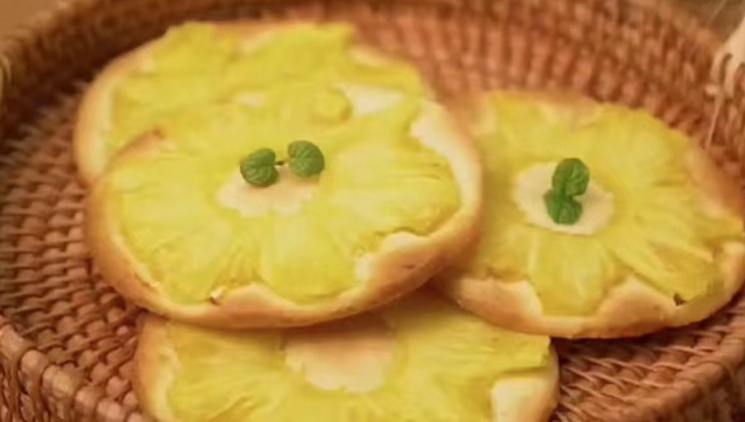視頻|好看好吃的菠蘿甜品，把博主們饞哭了……