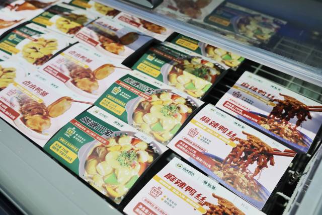 种类丰富的南沙特色预制菜产品。  李伟 摄