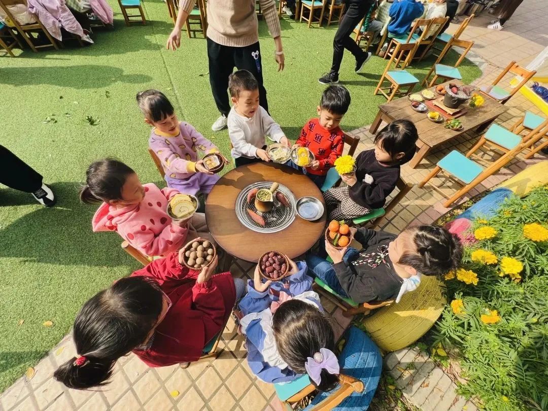 春季开学，孩子们在校园春色中快乐学习