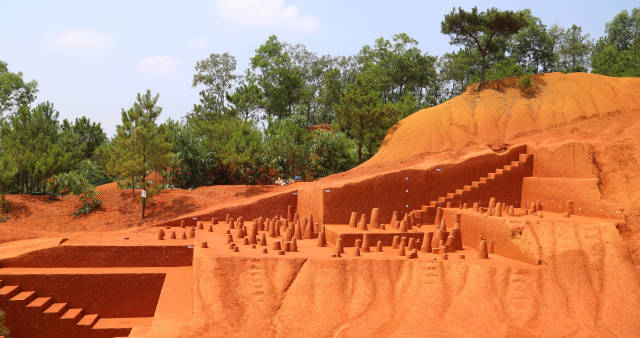 磨刀山旧石器遗址发掘现场全景。