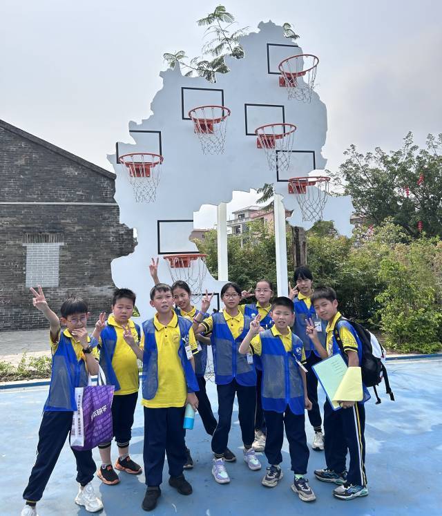 艺术作品《人人皆赢家》成为儒溪村热门打卡点。