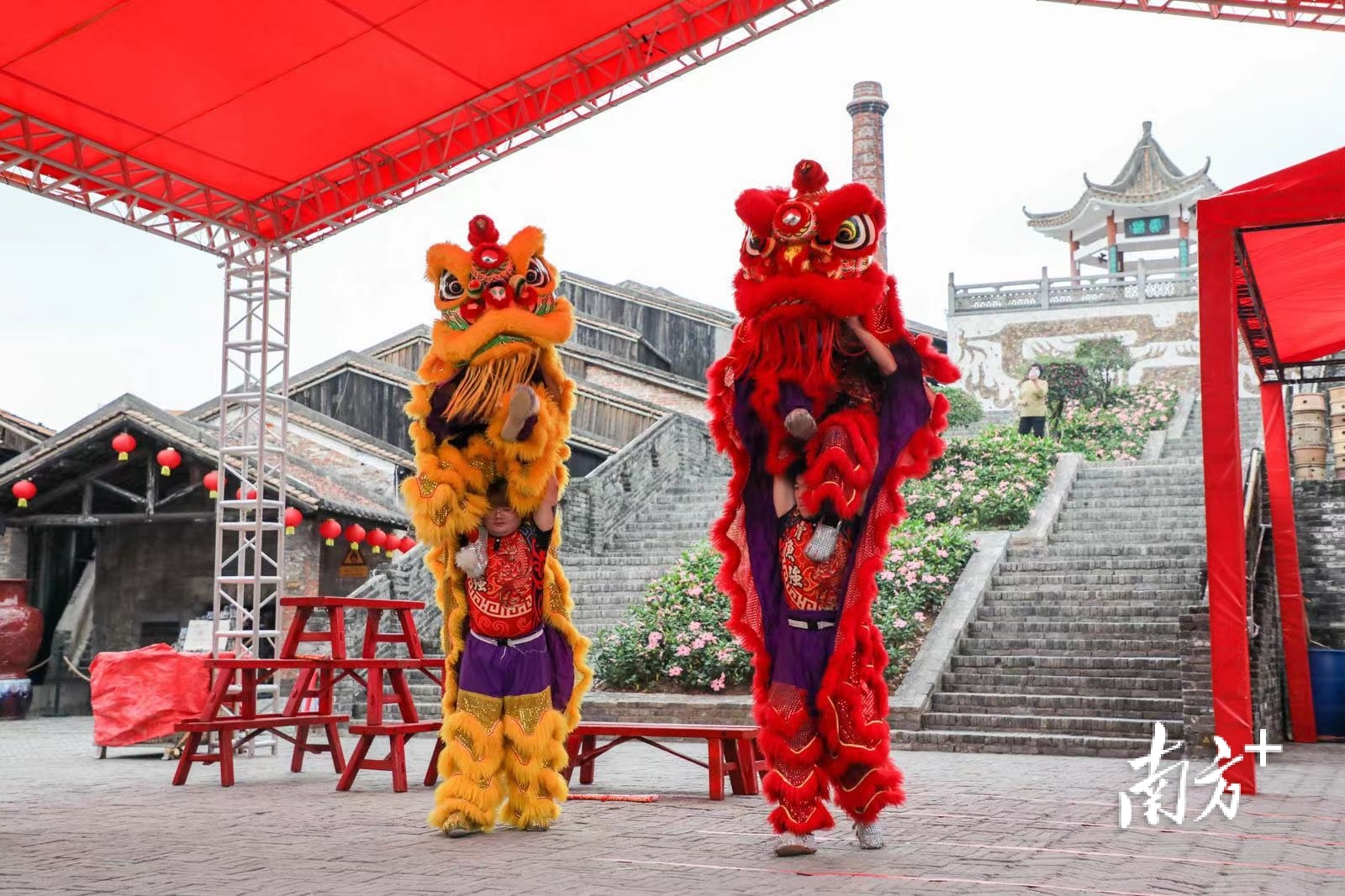 现场，佛山醒狮表演赢得阵阵掌声。主办方供图