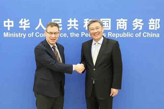 3月24日，商务部部长王文涛会见辉瑞公司董事长兼首席执行官艾伯乐。
