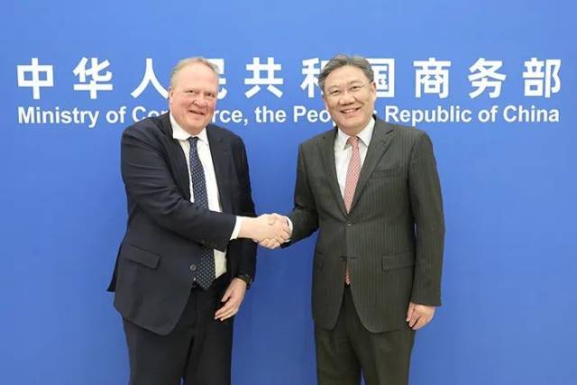 3月23日，商务部部长王文涛会见宝洁公司董事长、总裁兼首席执行官詹慕仁。