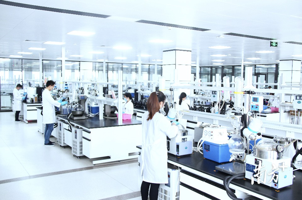 一方制药技术中心实验室。资料图片