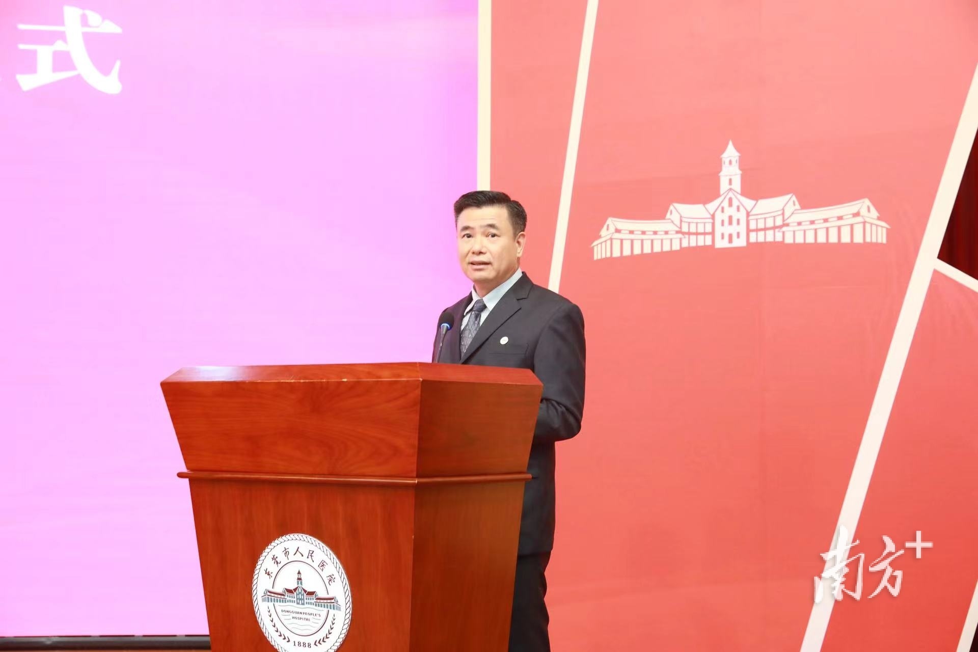 东莞市人民医院党委书记蔡立民。