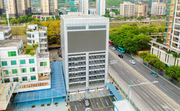 惠阳城投集团分期、分批建设停车设施及搭建智慧停车管理平台。图为惠州市第六人民医院主院智慧停车场。