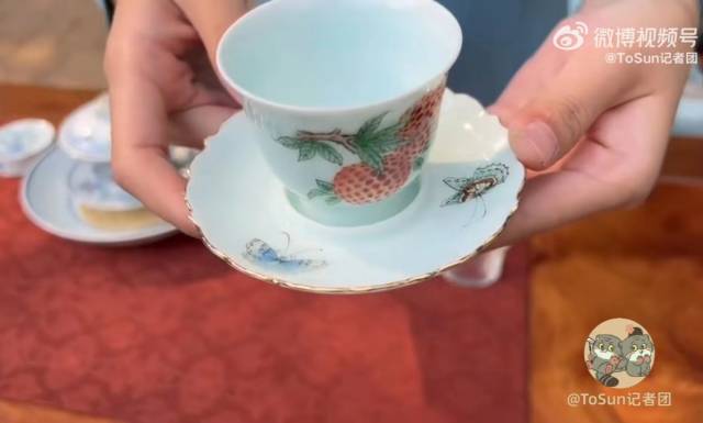 广彩上的荔枝图案。