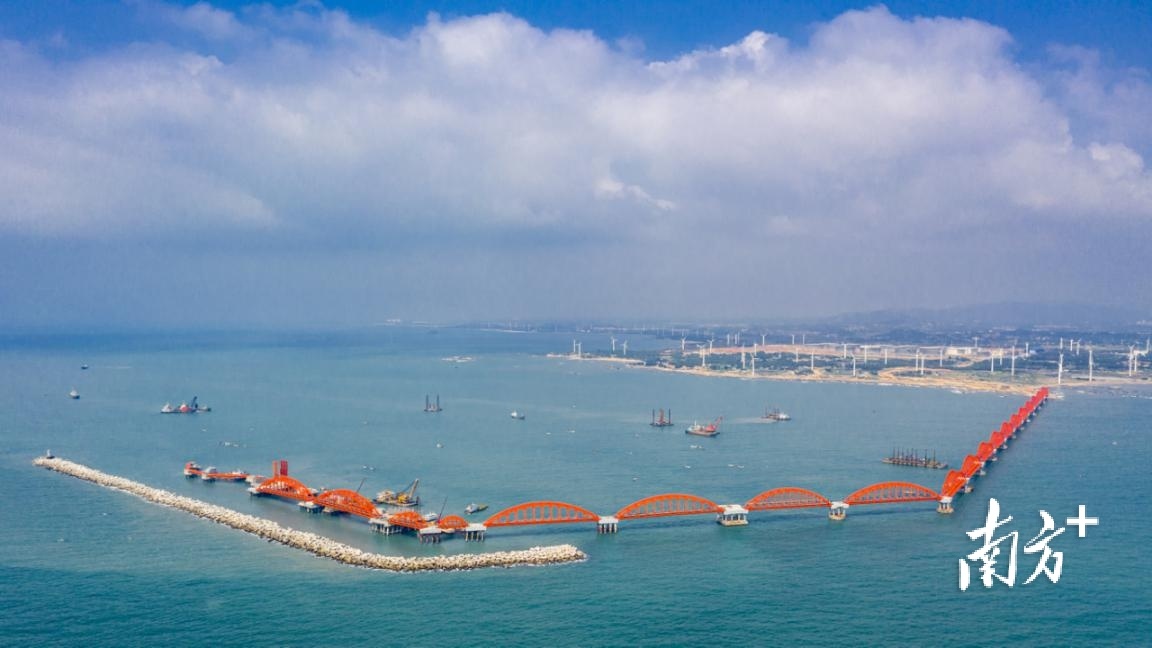中石油广东石化项目原油码头。