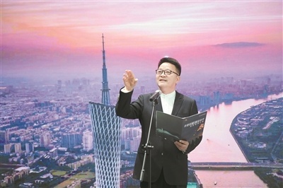 国家一级演员郭东文演绎《广州塔赋》（资料图片）。记者杨耀烨 摄