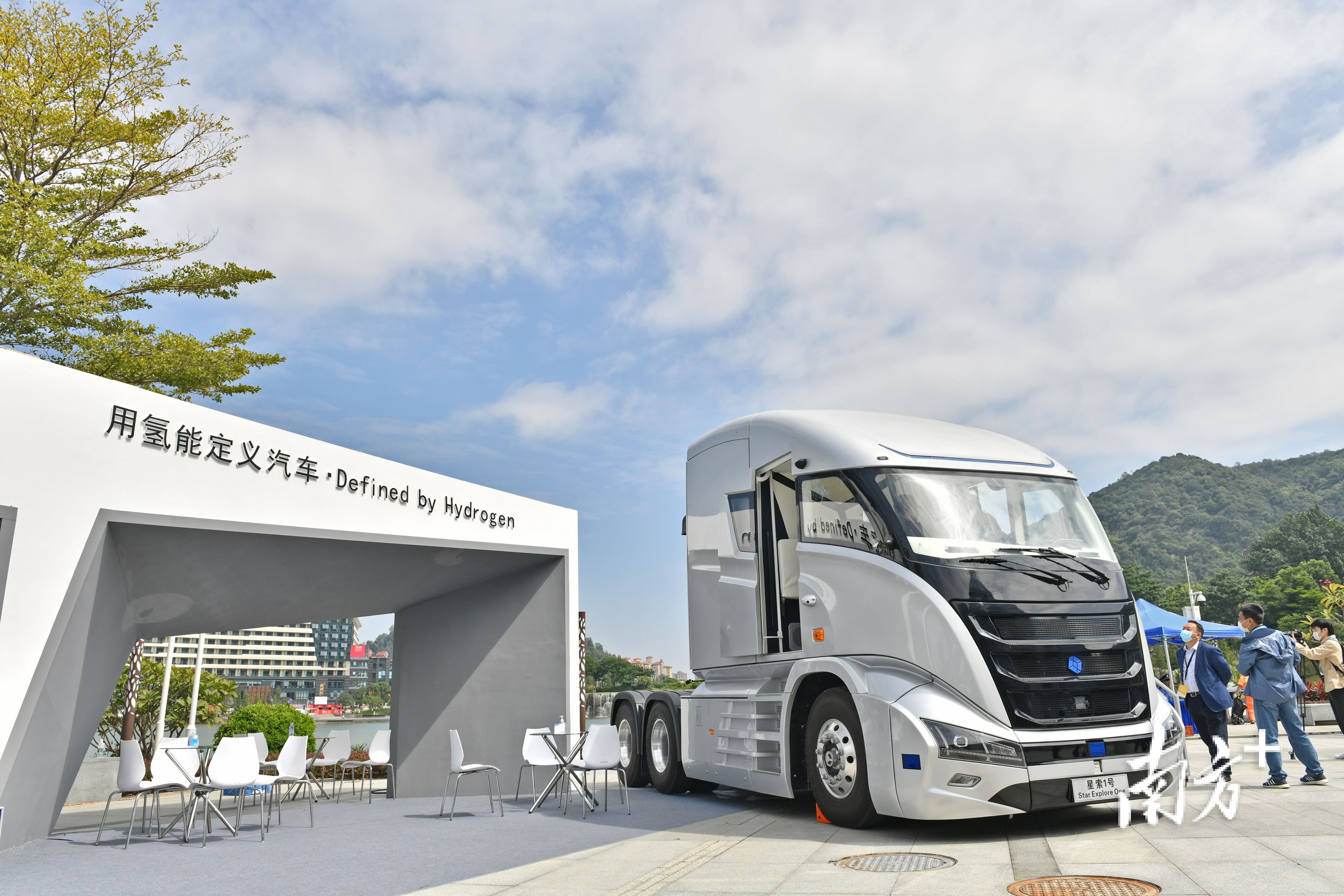 广东汉合自主研发的首辆700bar氢燃料电池自动驾驶重卡，单次加氢续航能力近1000km。戴嘉信 摄