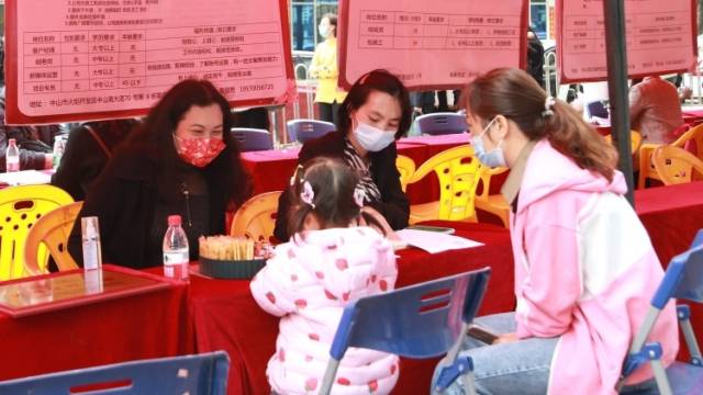 南方特稿｜“妈妈岗”火了，妈妈们怎么看？