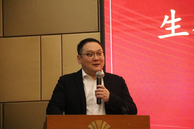 协会常务副会长、德康集团区域总经理顾晓龙主持本次大会。