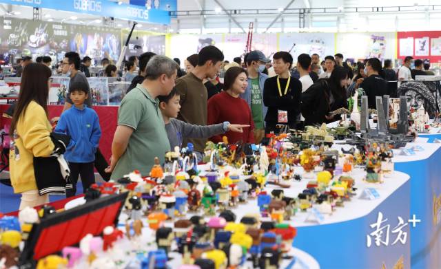 汕头玩博会上，粤企产品成交超预期。 南方日报记者郑淼鑫 摄