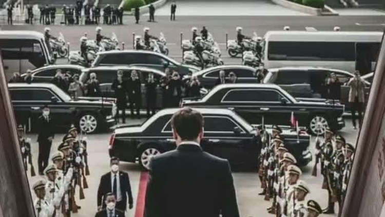 法国媒体镜头下的马克龙访华，这组照片火上了热搜
