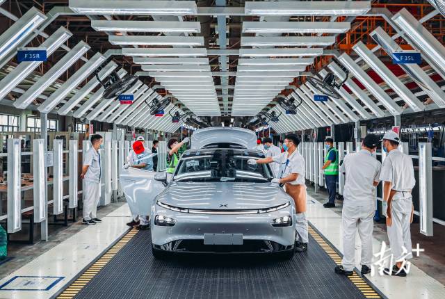 小鹏汽车肇庆生产线.张梓望 王振宇 摄