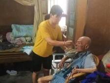 黄彩云：一家三人患重病，不离不弃照料十余年