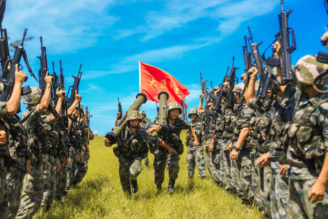 "大渡河连"利用休息间隙开展小比武小练兵活动