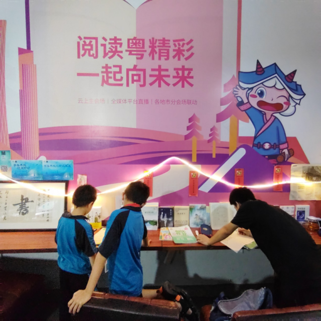 24小时书店，为孩子们阅读学习提供良好的环境