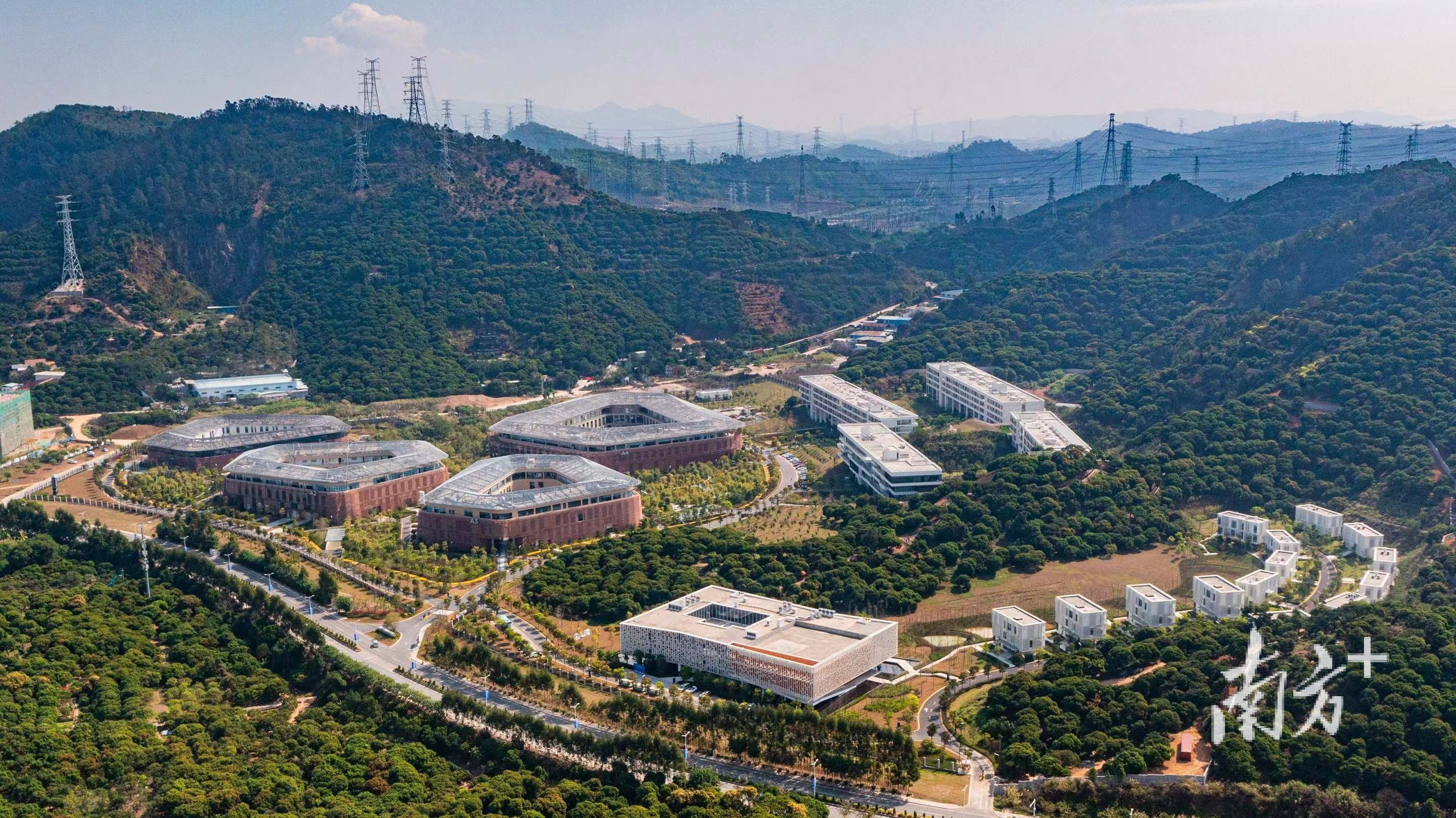 大平台大科学装置为基础研究提供支撑。图为松山湖材料实验室。黄政正 摄 大平台大科学装置为基础研究提供支撑。图为松山湖材料实验室。黄政正 摄