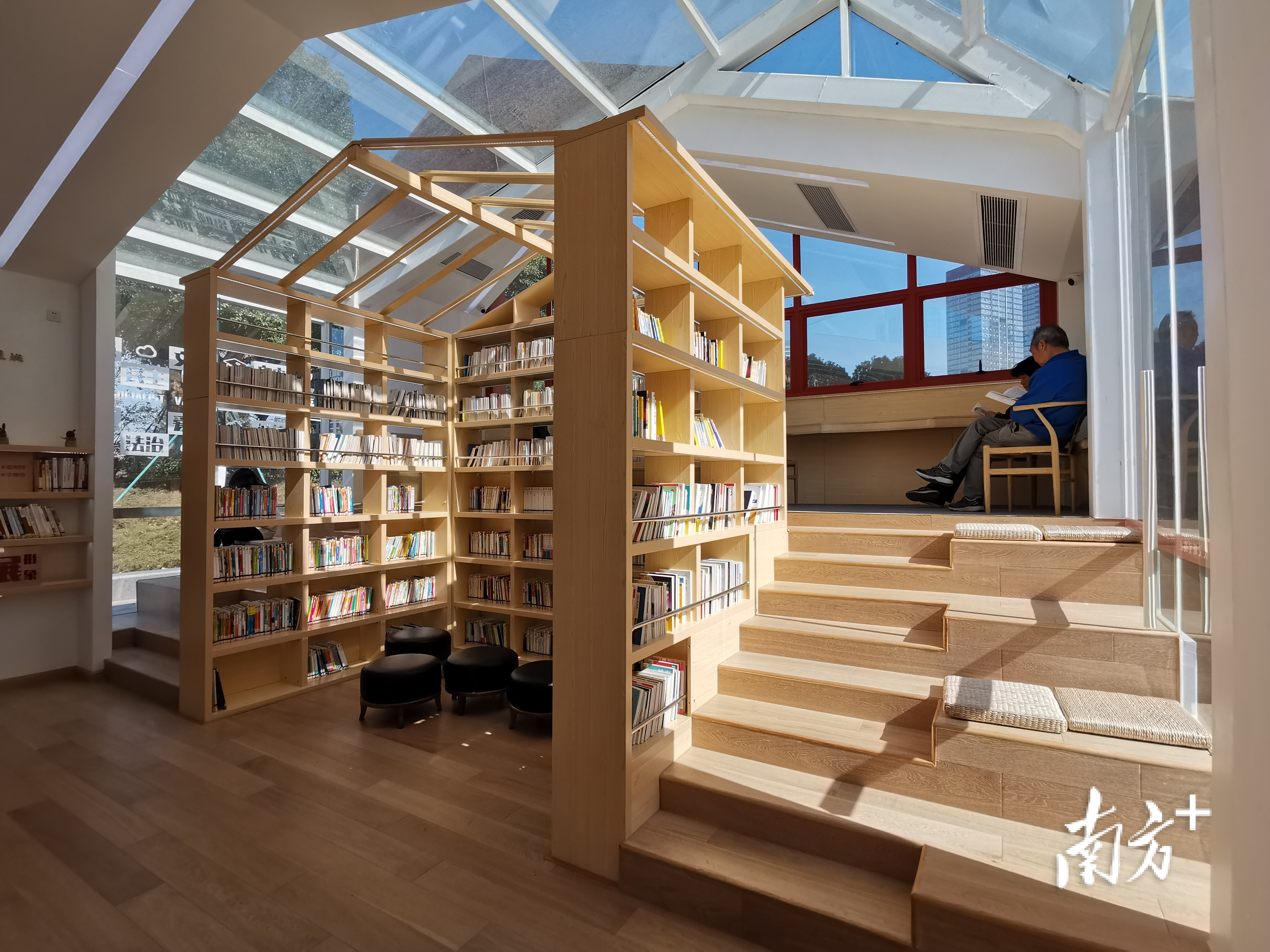 桂城金融城读书驿站。南海区图书馆供图  受访者供图