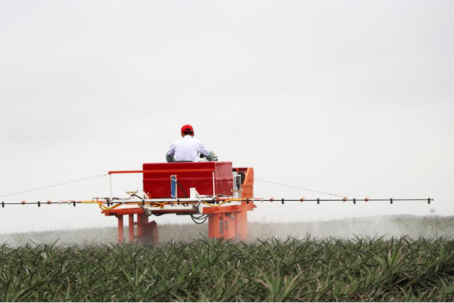 可变轨距履带式田园运输机（液压式），型号为7YBL-600B