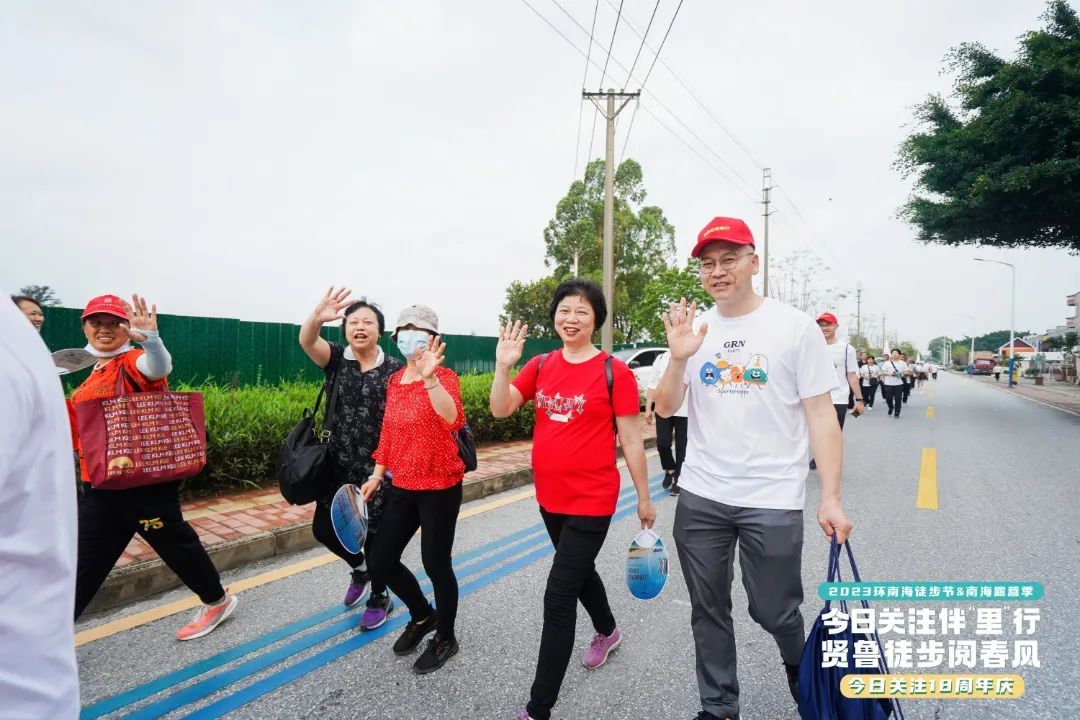市民徒步场景。