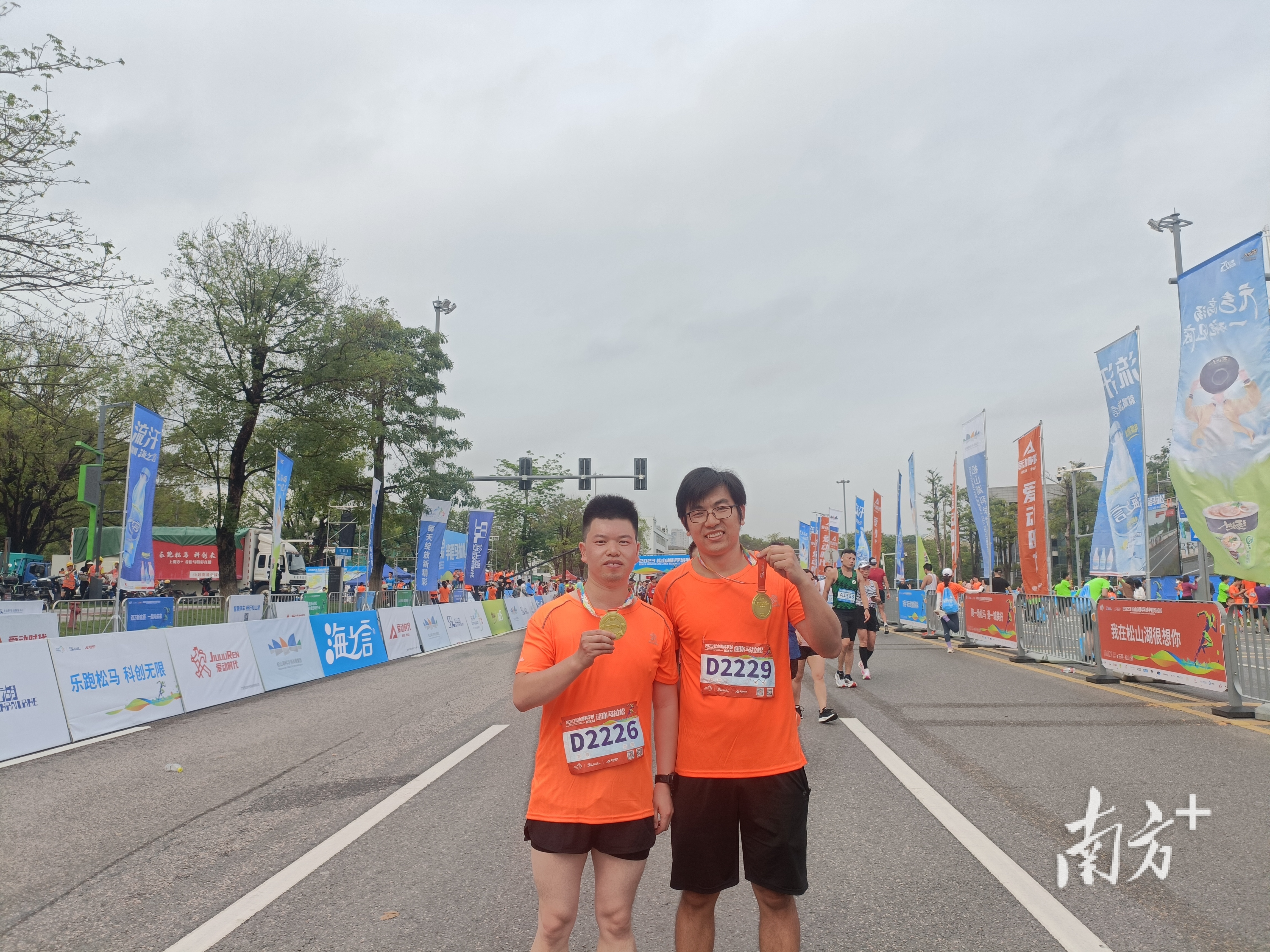 “老搭档”王云和李波。 张珊珊 摄 “老搭档”王云和李波。 张珊珊 摄