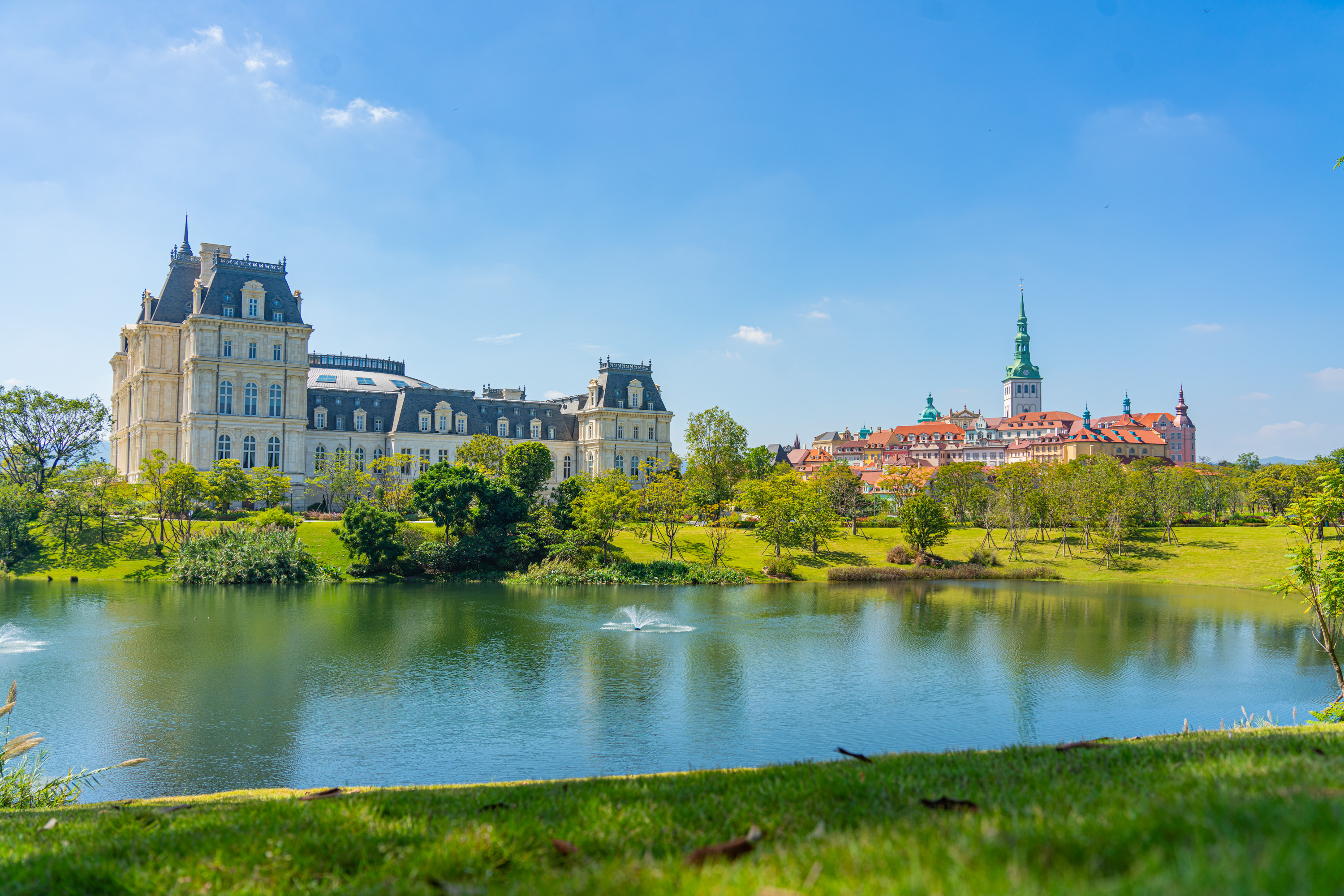 华为溪流背坡村。 华为溪流背坡村。